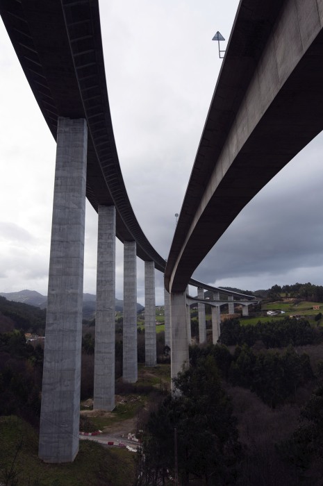 Cruzamos o nos quedamos donde estamos...