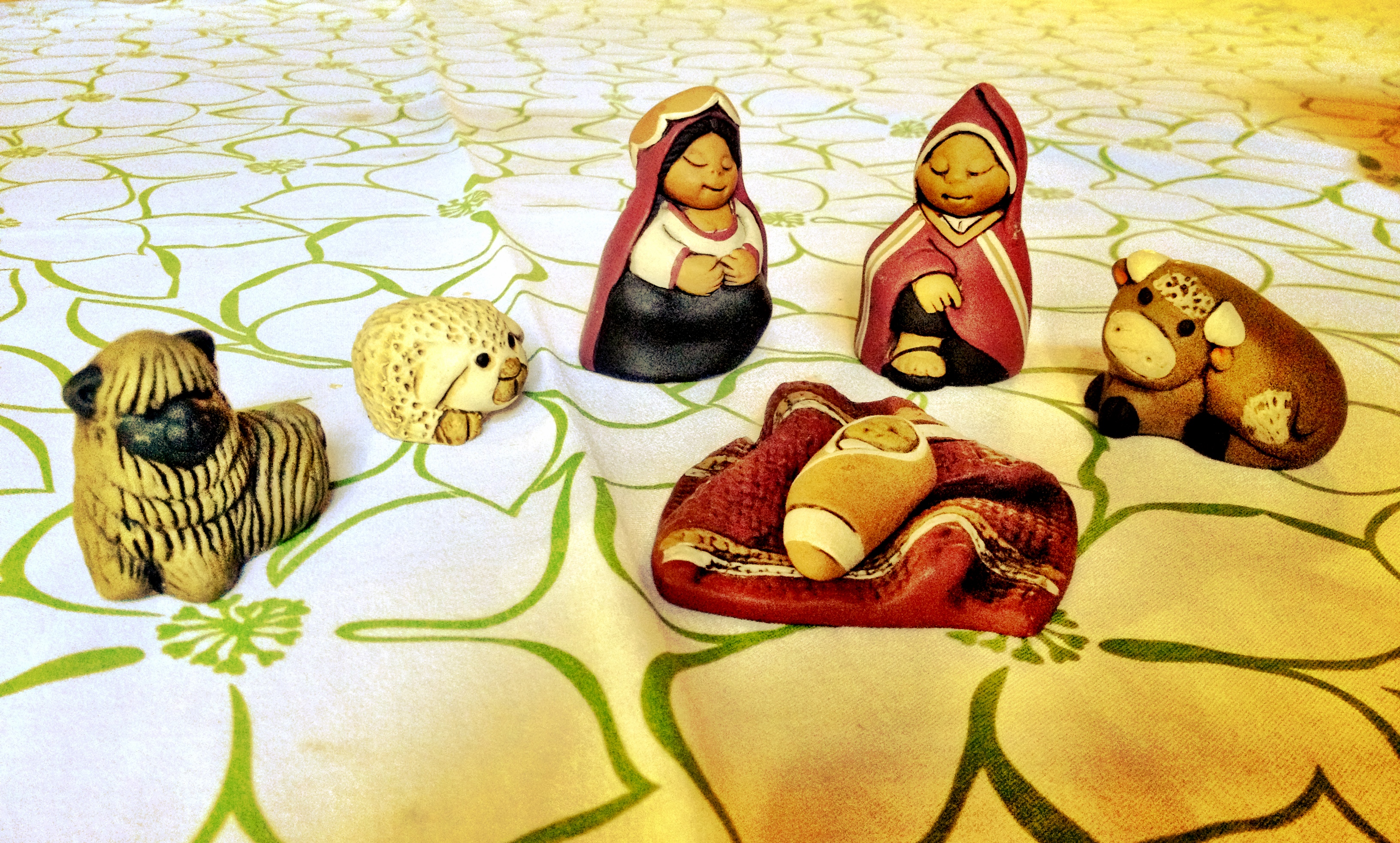 Un niño recostado en un pesebre...