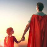 imagen padre e hija superhéroes